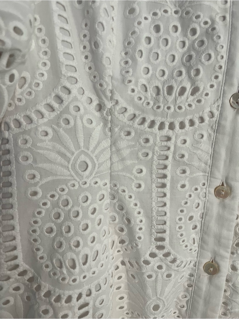 Lilly Pulitzer Xylia Dress in Resort White Pineapple Tile Eyelet, size 6 - Picture 2 of 6